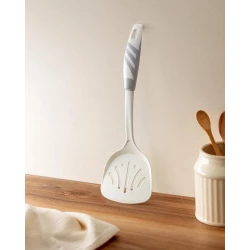 Madame Coco Chase Servis Spatula