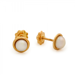 round gold stud earrings with fresh water pearl